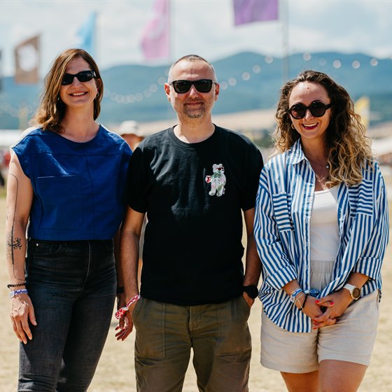 Zľava Kristína, Juraj a Dominika, autori podcastu Tak bolo.